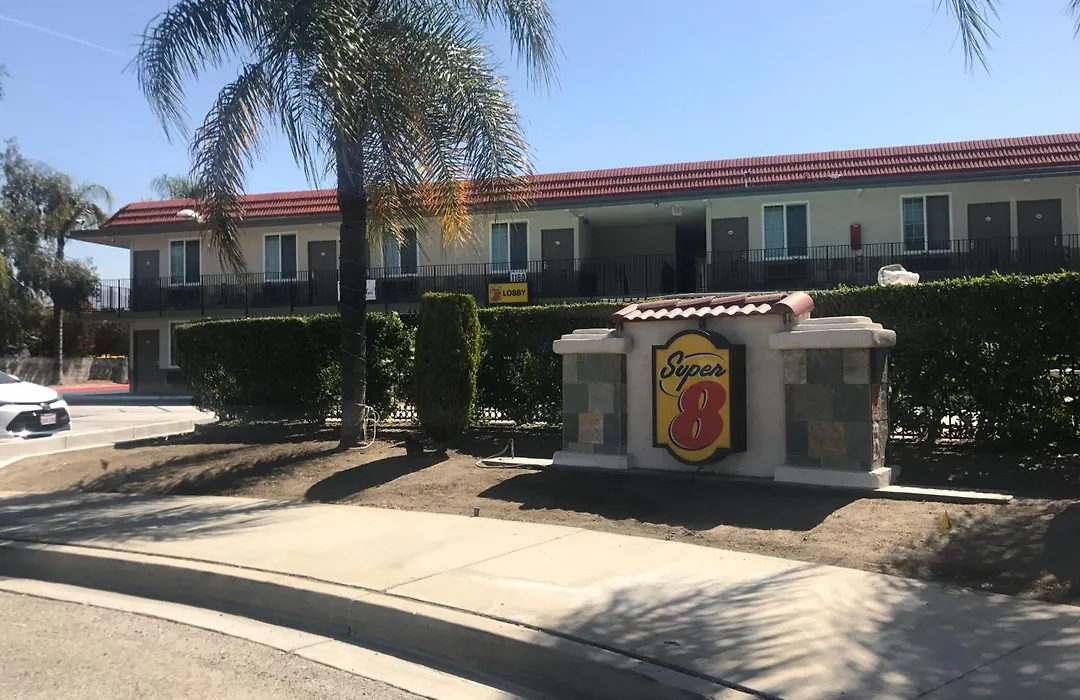 Super 8 By Wyndham Redlands/San Bernardino-1